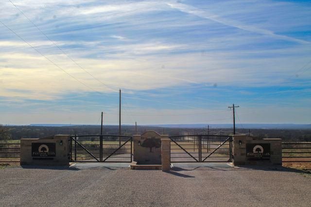 1070 Paradise Oak, Graford, TX 76449