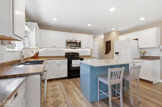 4789 Summit Lake Place, Indianapolis, IN 46239