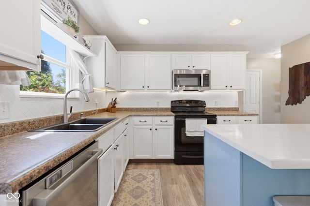 4789 Summit Lake Place, Indianapolis, IN 46239