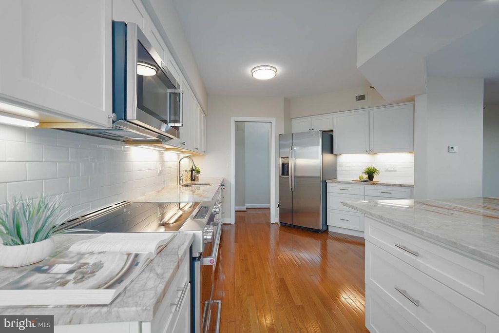 Image 10 of property listing at 5802 NICHOLSON LN #2-604, North Bethesda, MD 20852