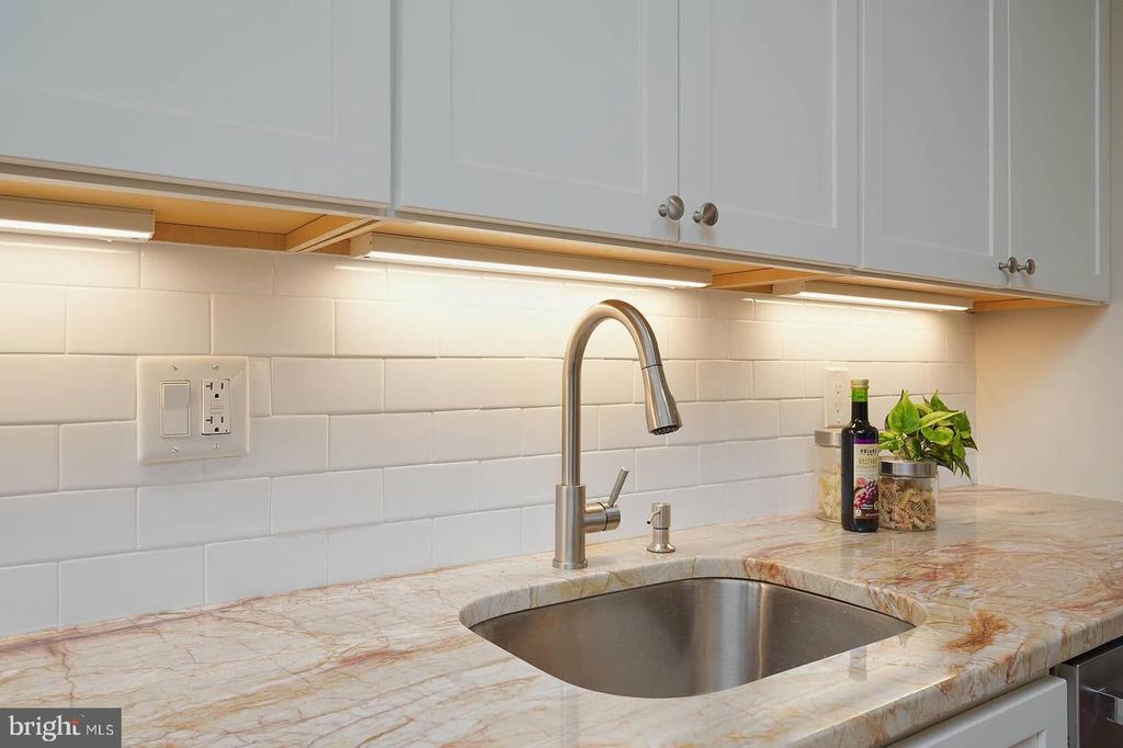 Image 11 of property listing at 5802 NICHOLSON LN #2-604, North Bethesda, MD 20852