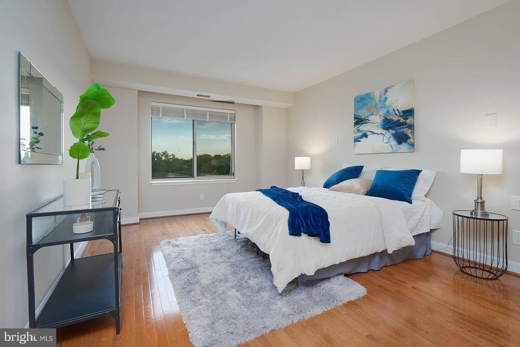 Image 13 of property listing at 5802 NICHOLSON LN #2-604, North Bethesda, MD 20852