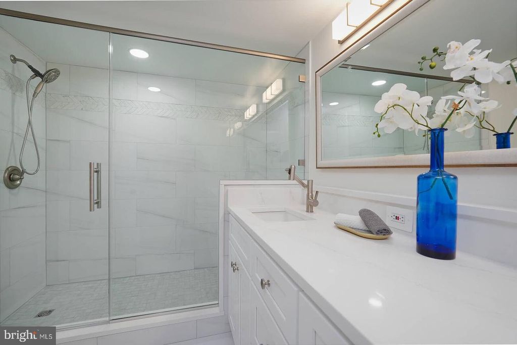 Image 15 of property listing at 5802 NICHOLSON LN #2-604, North Bethesda, MD 20852