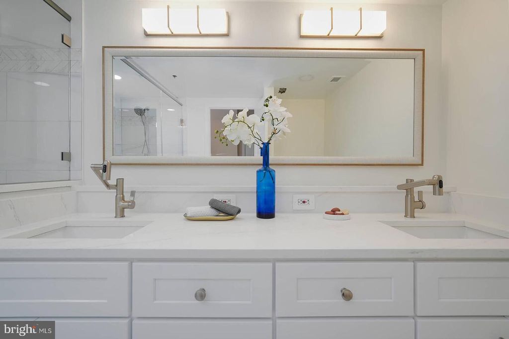 Image 17 of property listing at 5802 NICHOLSON LN #2-604, North Bethesda, MD 20852