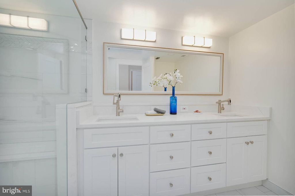 Image 18 of property listing at 5802 NICHOLSON LN #2-604, North Bethesda, MD 20852