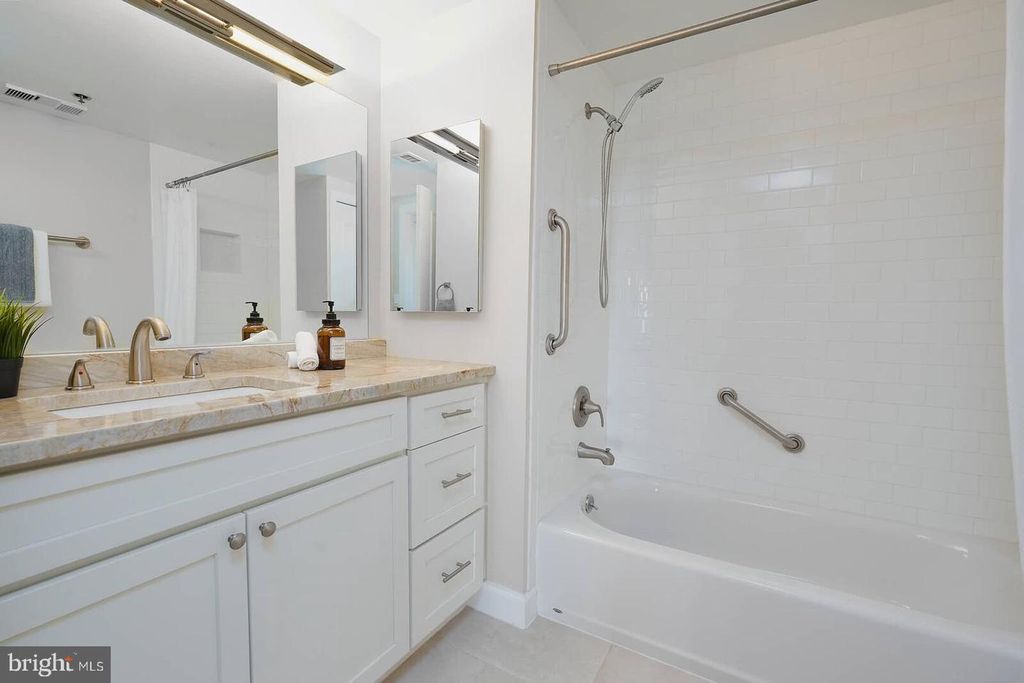 Image 22 of property listing at 5802 NICHOLSON LN #2-604, North Bethesda, MD 20852