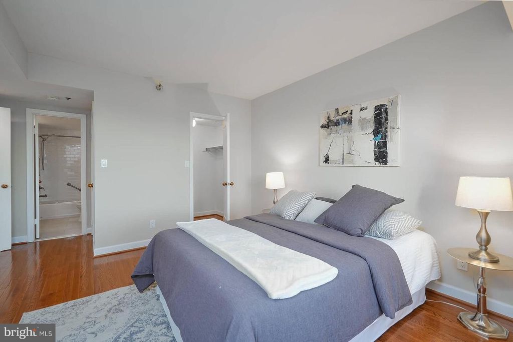 Image 23 of property listing at 5802 NICHOLSON LN #2-604, North Bethesda, MD 20852