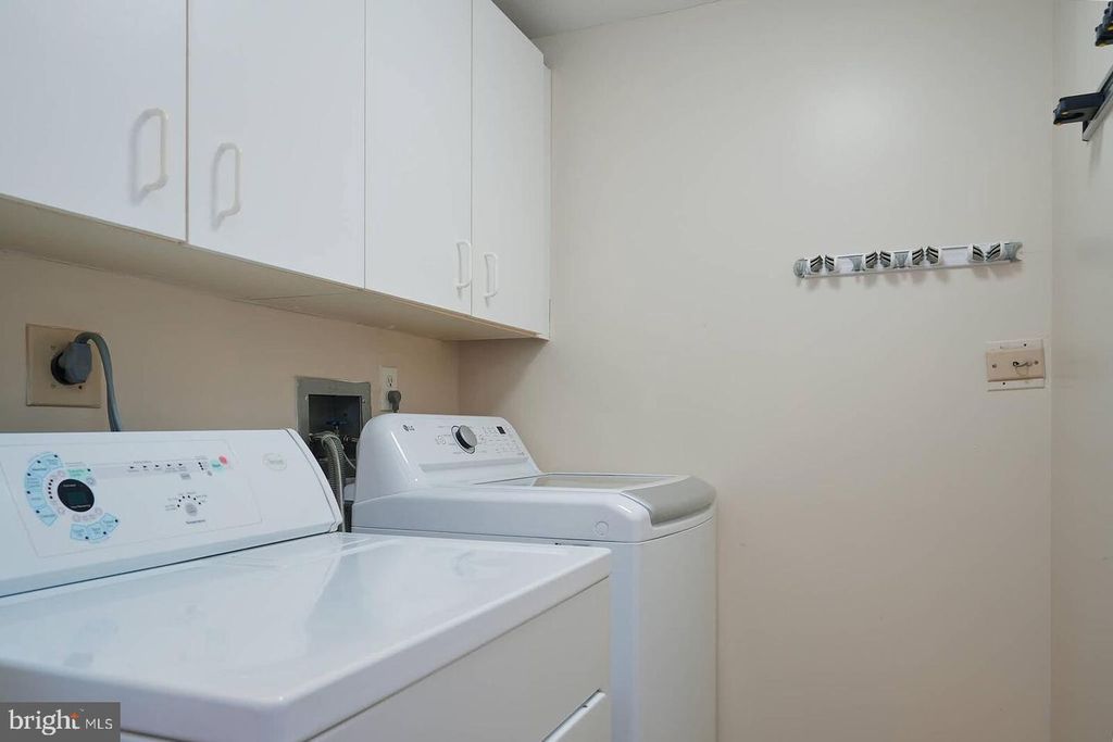 Image 24 of property listing at 5802 NICHOLSON LN #2-604, North Bethesda, MD 20852