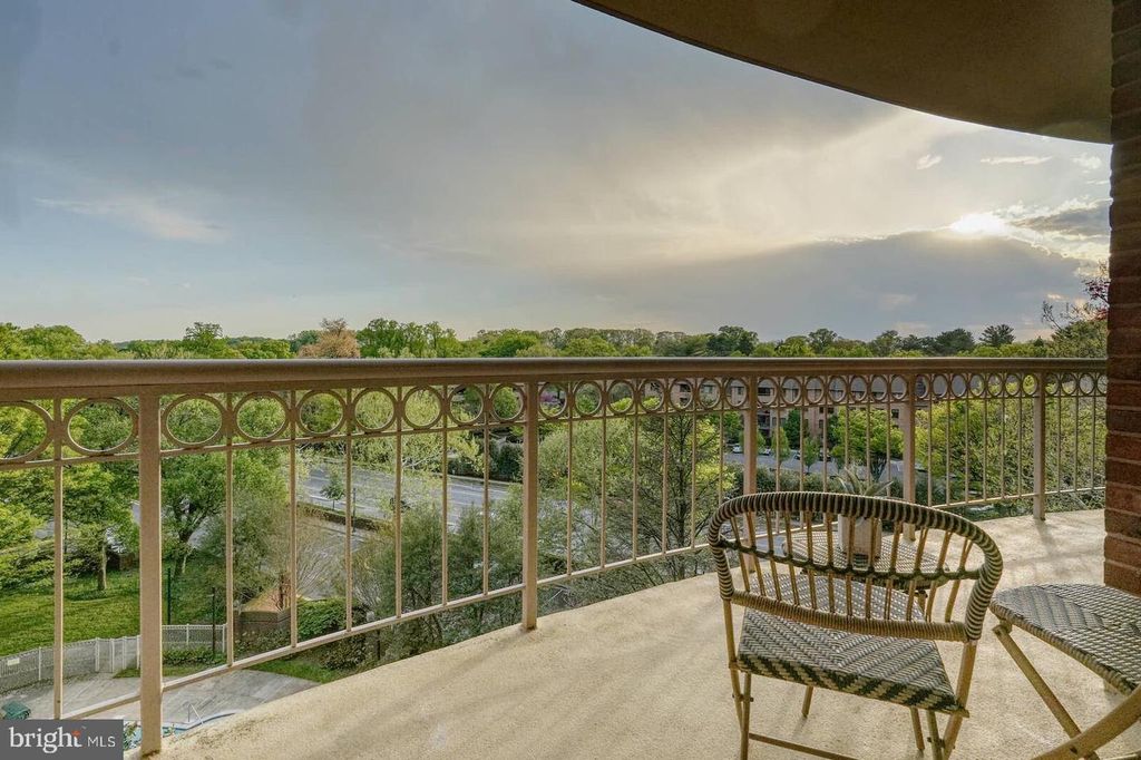 Image 25 of property listing at 5802 NICHOLSON LN #2-604, North Bethesda, MD 20852