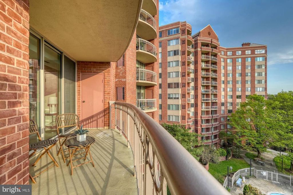 Image 27 of property listing at 5802 NICHOLSON LN #2-604, North Bethesda, MD 20852