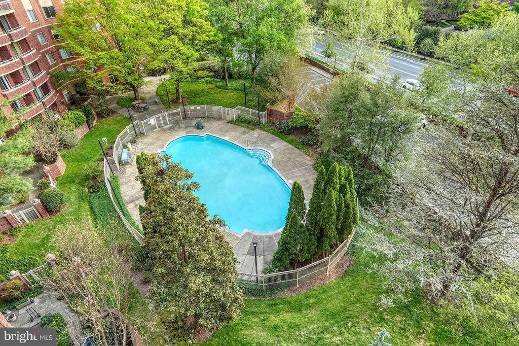 Image 28 of property listing at 5802 NICHOLSON LN #2-604, North Bethesda, MD 20852