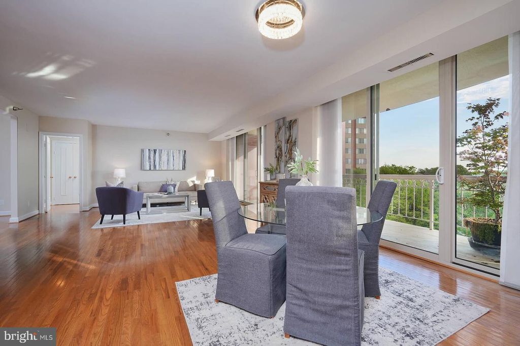 Image 5 of property listing at 5802 NICHOLSON LN #2-604, North Bethesda, MD 20852