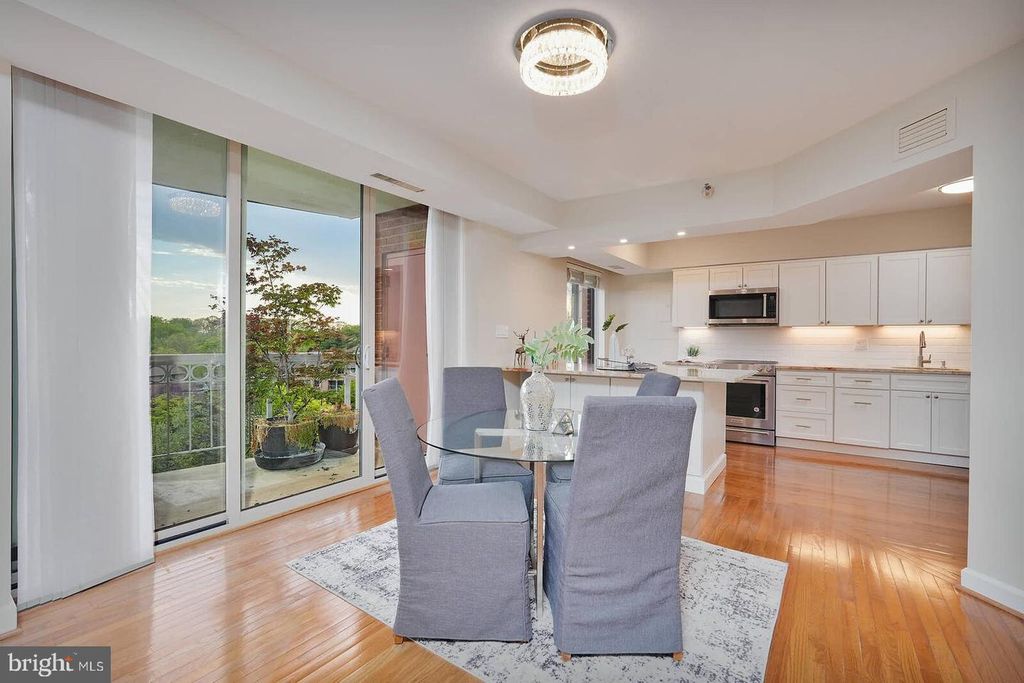 Image 6 of property listing at 5802 NICHOLSON LN #2-604, North Bethesda, MD 20852