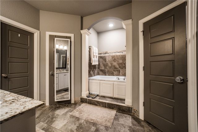 5805 W Murfield Drive, Rogers, AR 72758