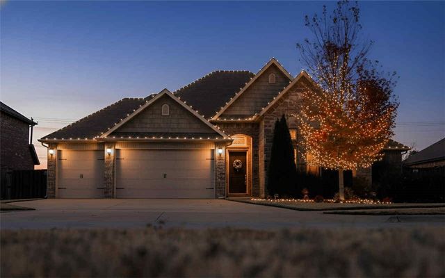 5805 W Murfield Drive, Rogers, AR 72758