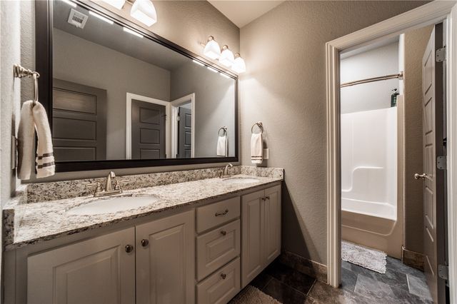 5805 W Murfield Drive, Rogers, AR 72758