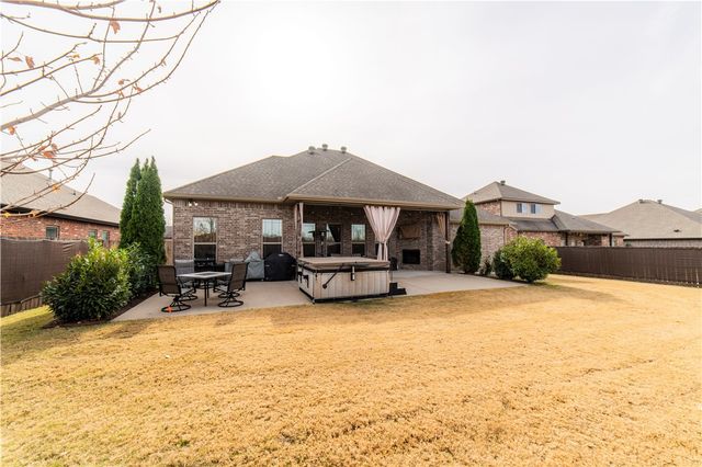 5805 W Murfield Drive, Rogers, AR 72758