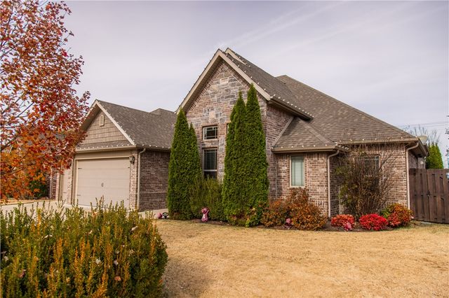 5805 W Murfield Drive, Rogers, AR 72758