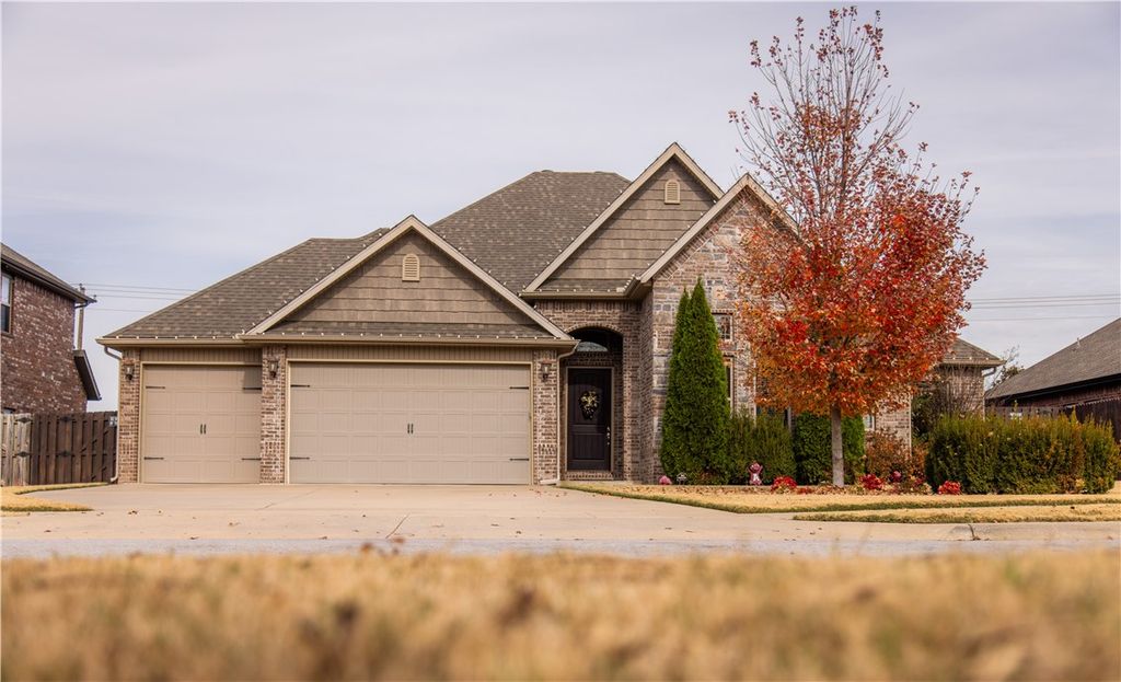 5805 W Murfield Drive, Rogers, AR 72758