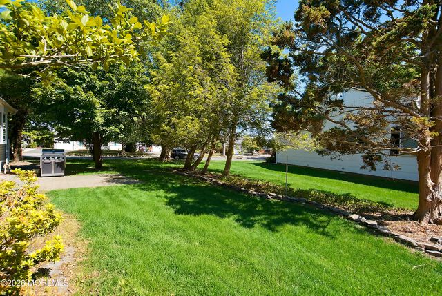 49 Westport Drive, Toms River, NJ 08757