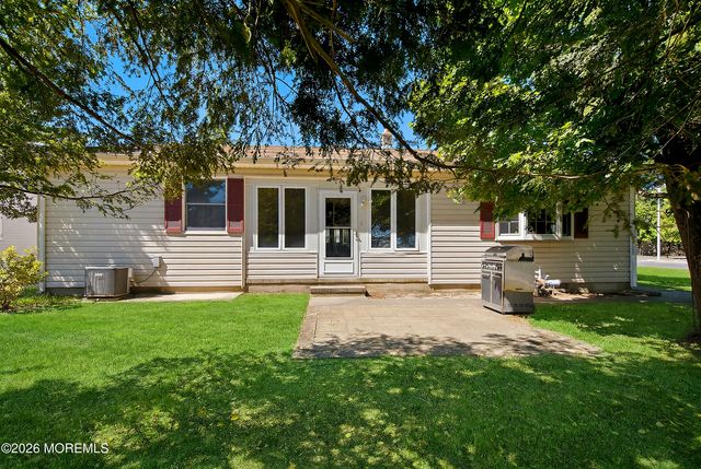 49 Westport Drive, Toms River, NJ 08757