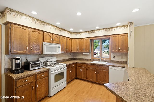 49 Westport Drive, Toms River, NJ 08757