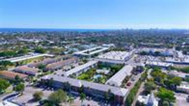 2050 NE 39th Street, Lighthouse Point, FL 33064