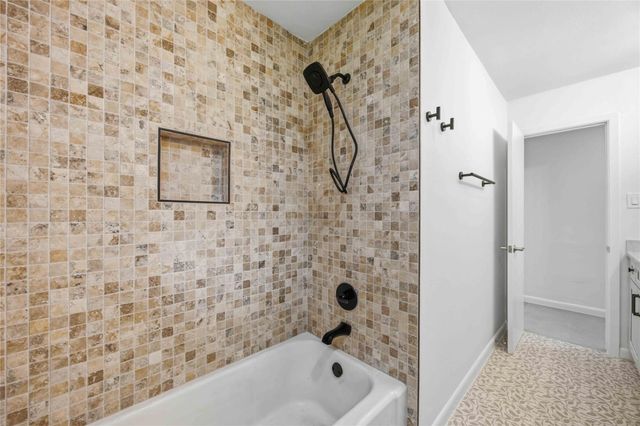 8419 Bluegate Court, Houston, TX 77025