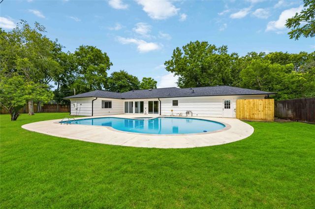 8419 Bluegate Court, Houston, TX 77025