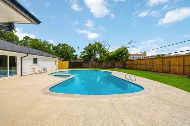 8419 Bluegate Court, Houston, TX 77025