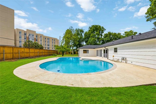 8419 Bluegate Court, Houston, TX 77025