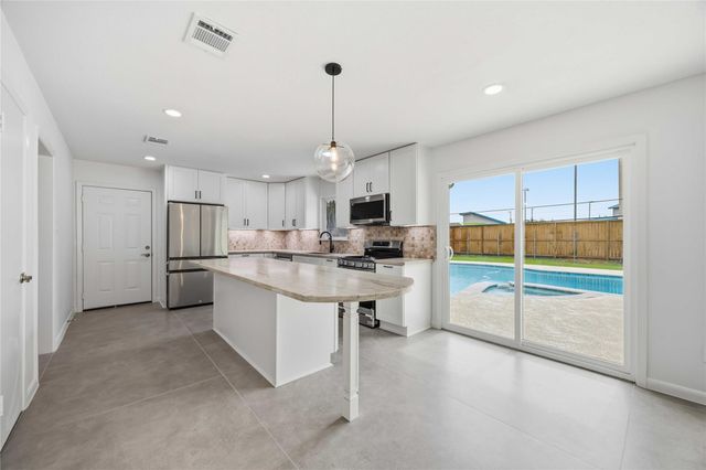 8419 Bluegate Court, Houston, TX 77025
