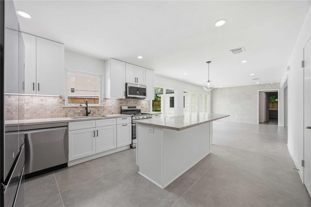 8419 Bluegate Court, Houston, TX 77025