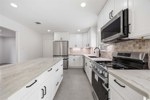 8419 Bluegate Court, Houston, TX 77025