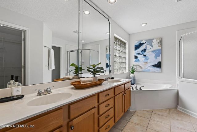 7883 CHASE MEADOWS Drive E, Jacksonville, FL 32256