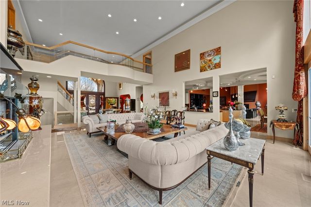 25 Brandon Court, Moreland Hills, OH 44022