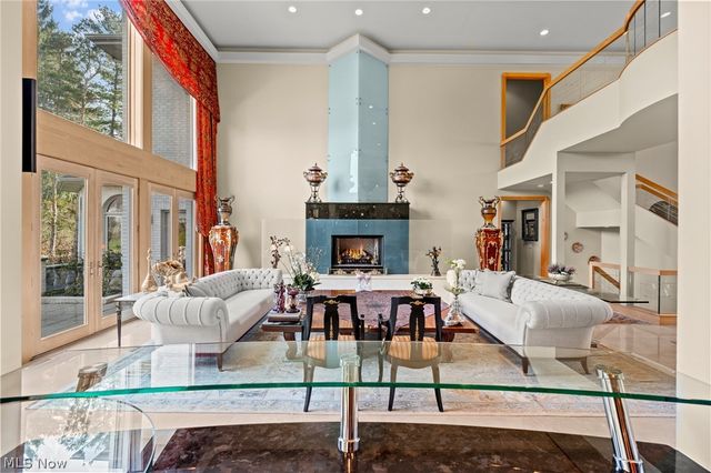 25 Brandon Court, Moreland Hills, OH 44022