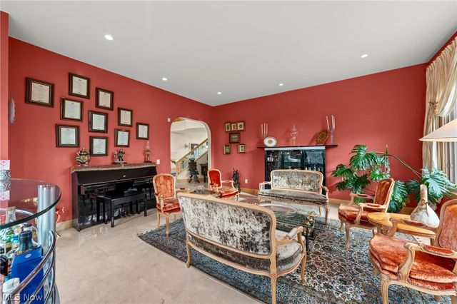 25 Brandon Court, Moreland Hills, OH 44022