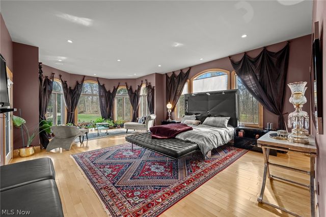 25 Brandon Court, Moreland Hills, OH 44022