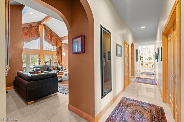 25 Brandon Court, Moreland Hills, OH 44022