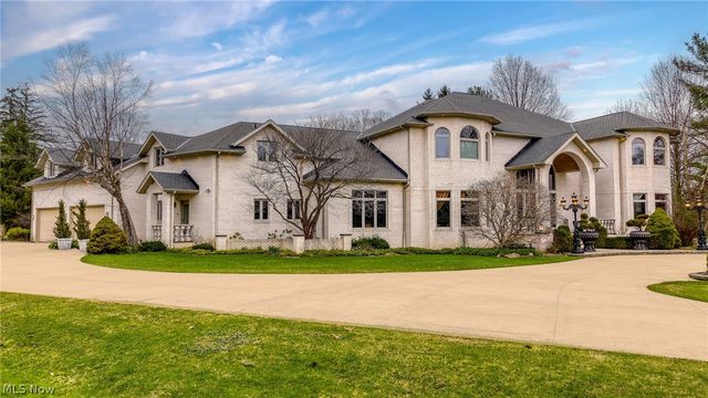 25 Brandon Court, Moreland Hills, OH 44022