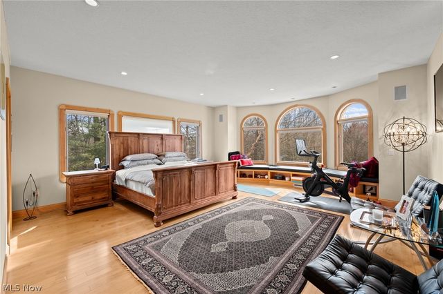 25 Brandon Court, Moreland Hills, OH 44022
