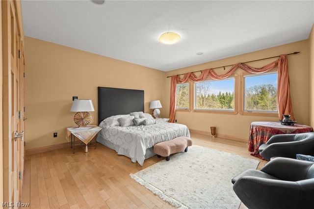 25 Brandon Court, Moreland Hills, OH 44022