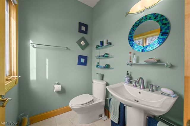 25 Brandon Court, Moreland Hills, OH 44022
