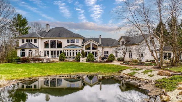 25 Brandon Court, Moreland Hills, OH 44022