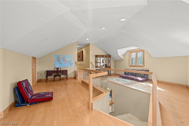 25 Brandon Court, Moreland Hills, OH 44022