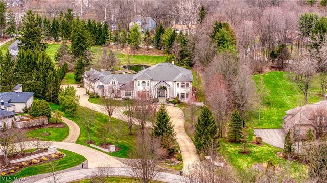 25 Brandon Court, Moreland Hills, OH 44022