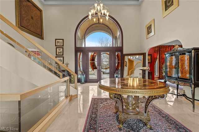 25 Brandon Court, Moreland Hills, OH 44022