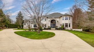 25 Brandon Court, Moreland Hills, OH 44022