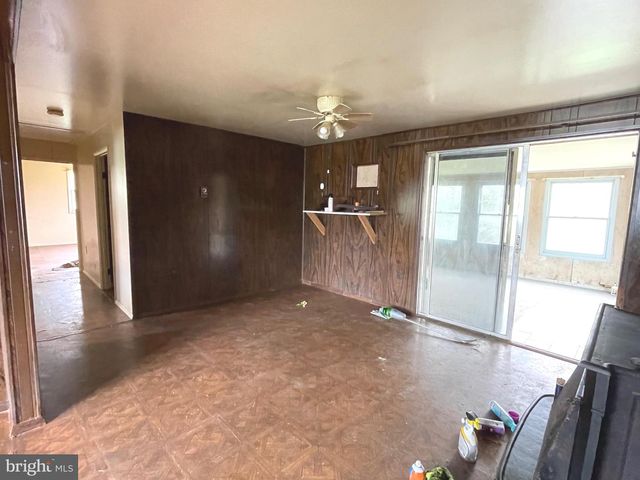 5781 N TIMBER RIDGE RD, Berkeley Springs, WV 25411